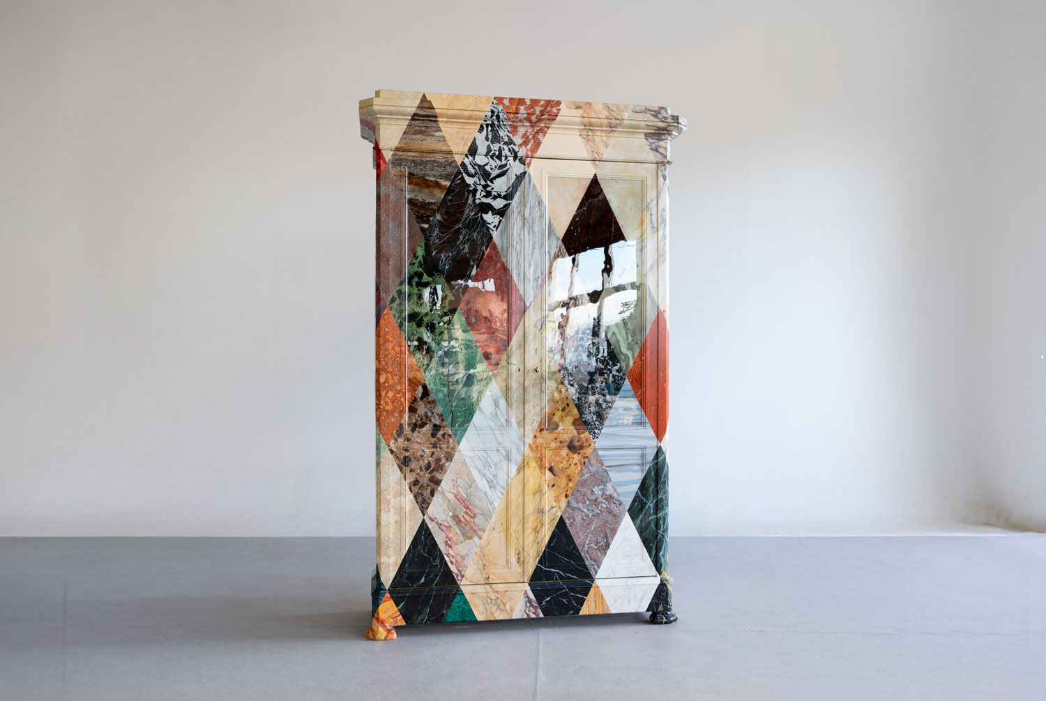 Arlecchino-(bibliothèque)_Pierre-Yves-Morel_(c)-Eline-Willaert--generated-background