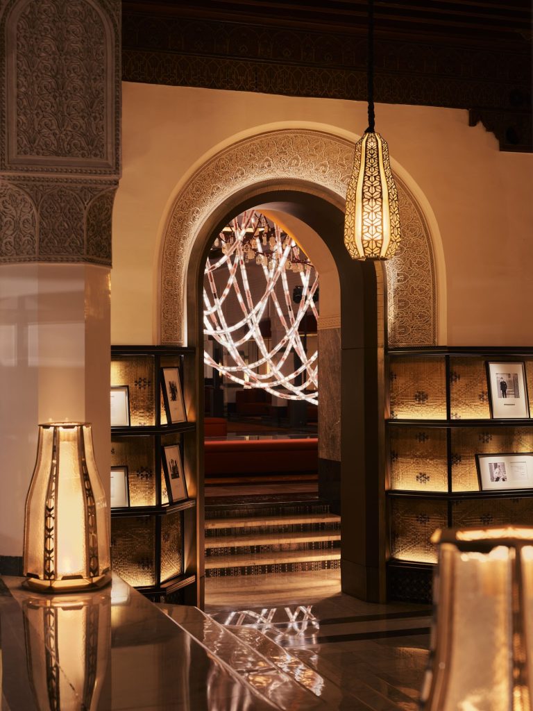 Chandelier, La Mamounia © Anson Smart