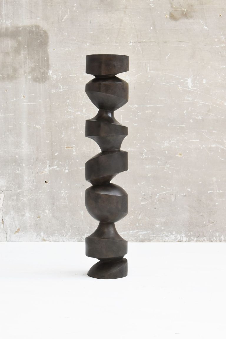 Drolerie n°1, Bronze patinee. H. 95 cm D. 18 cm 2 Samuel Latour