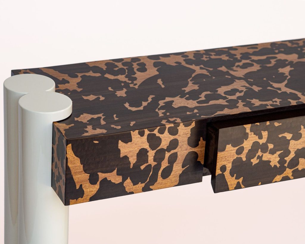 Hermine Torikian Console Tortuga- HT