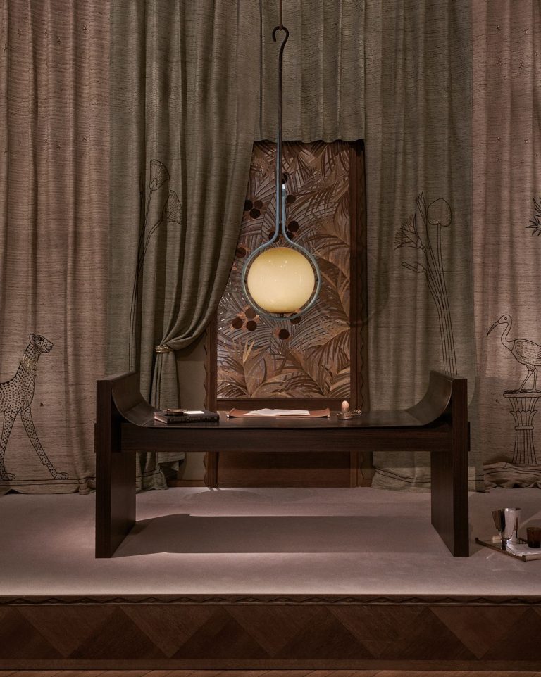 Jean-Brieuc Chevalier OUD-Bureau-de-l'Ambassadeur-Mobilier-National-42