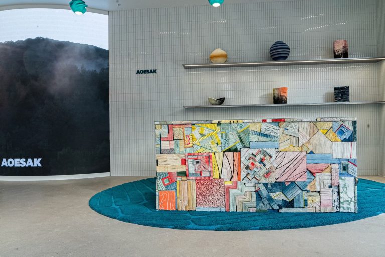 Jongjin Park-AOESAK Casher,2024,2000x90x90cm-1