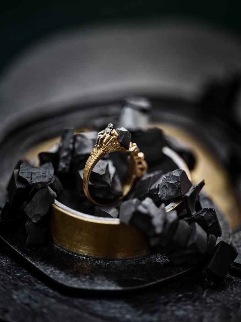 France, Paris, 2022/05/09. Immersion in the workshop of Karl Mazlo, goldsmith and jewellery designer, and winner of the Bettencourt Prize for the Intelligence of the Hand 2021. Photography by Julie Limont / Hans Lucas.