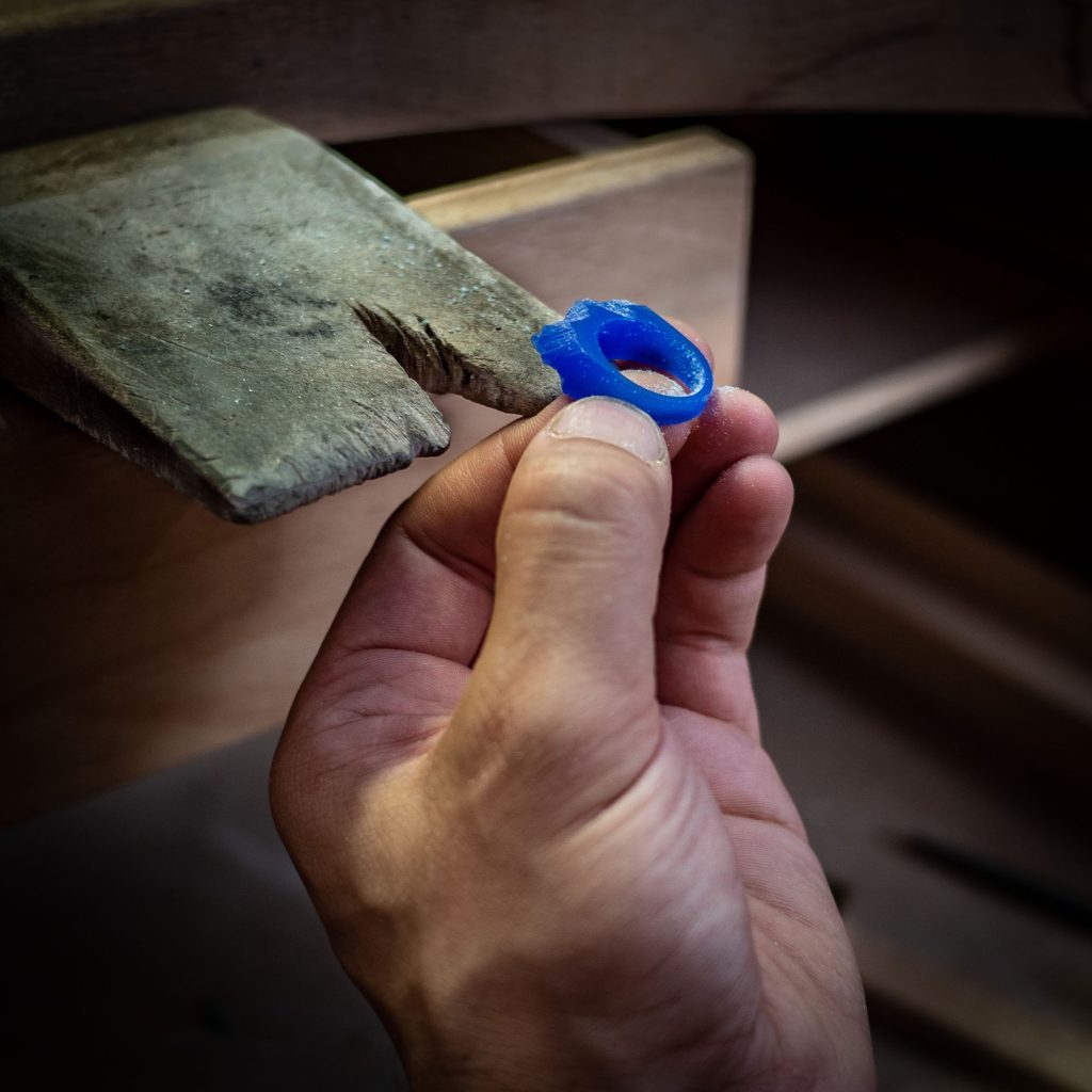 Karl Mazlo- bijoux Travail en cours Crédit Pierre Salagnac