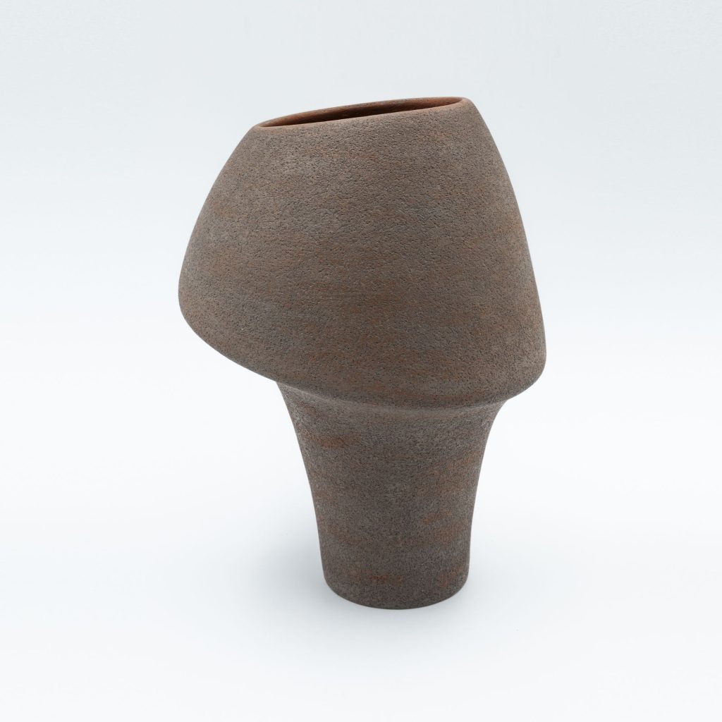 Lara-de-Sio_ceramic-A_RUSTY VESSEL FINISHED