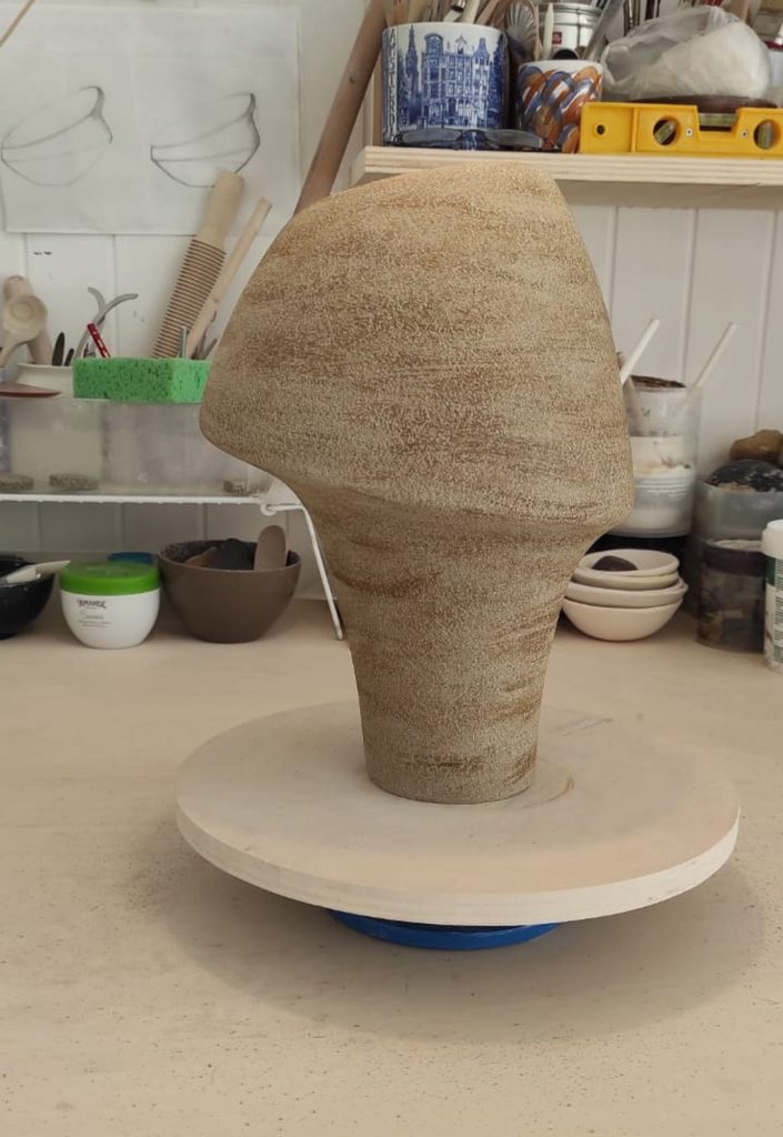 Lara-de-Sio_ceramic-A_RUSTY VESSEL RAW