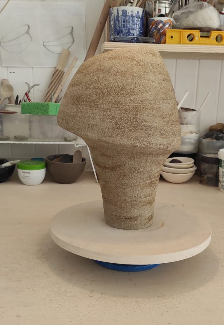 Lara-de-Sio_ceramic-A_RUSTY VESSEL RAW