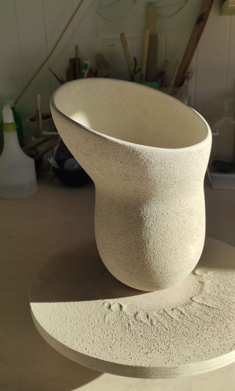 Lara-de-Sio_ceramic-B_GREY VASE DRY