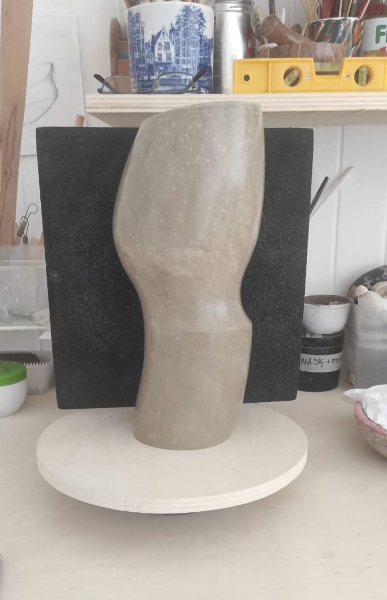 Lara-de-Sio_ceramic-C_ FORCOLA VASE DRY