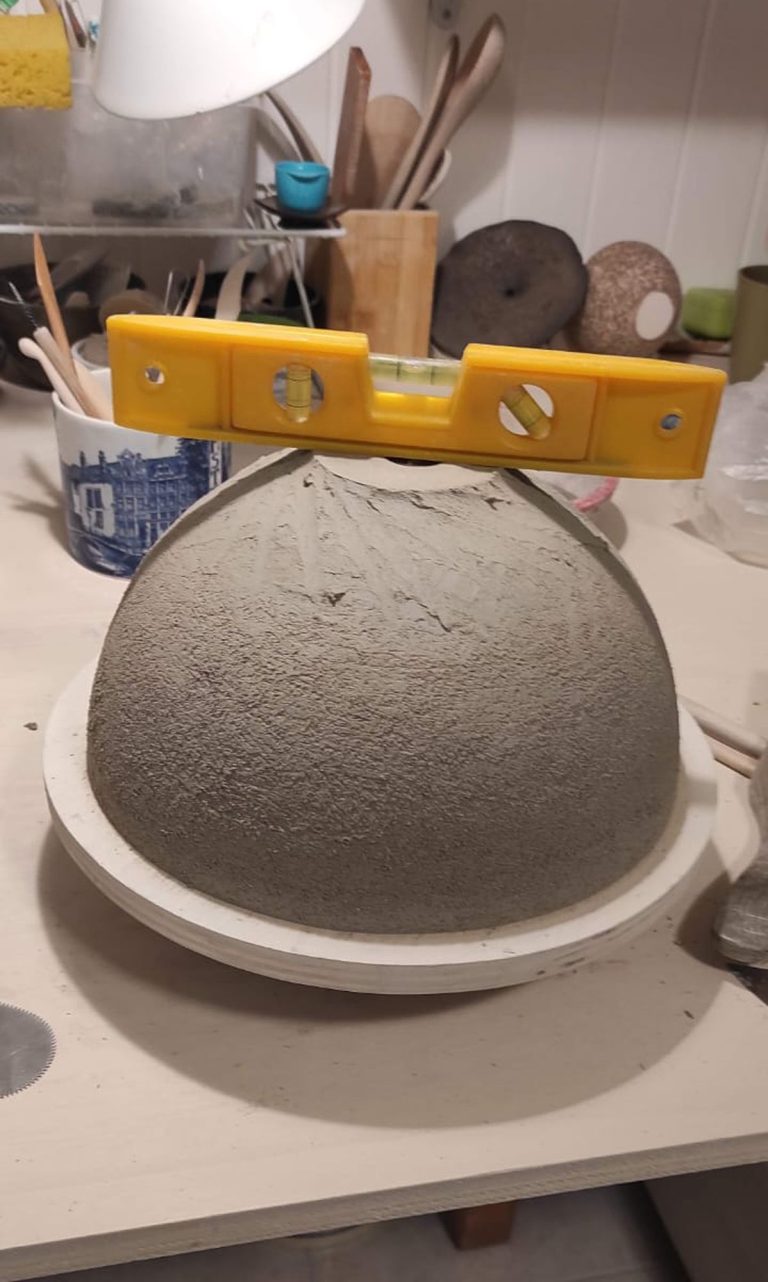 Lara-de-Sio_ceramic-E_BROWN SCULPTURE BUILDING