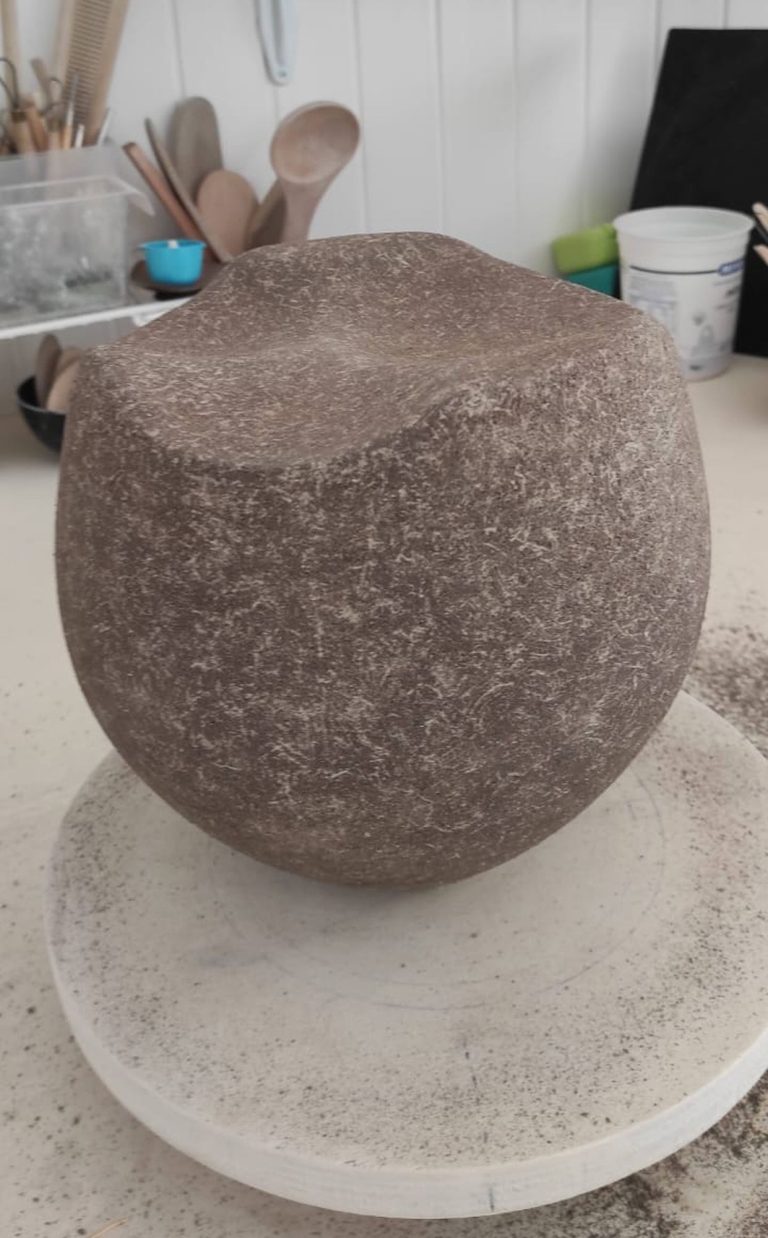 Lara-de-Sio_ceramic-E_BROWN SCULPTURE CARVED