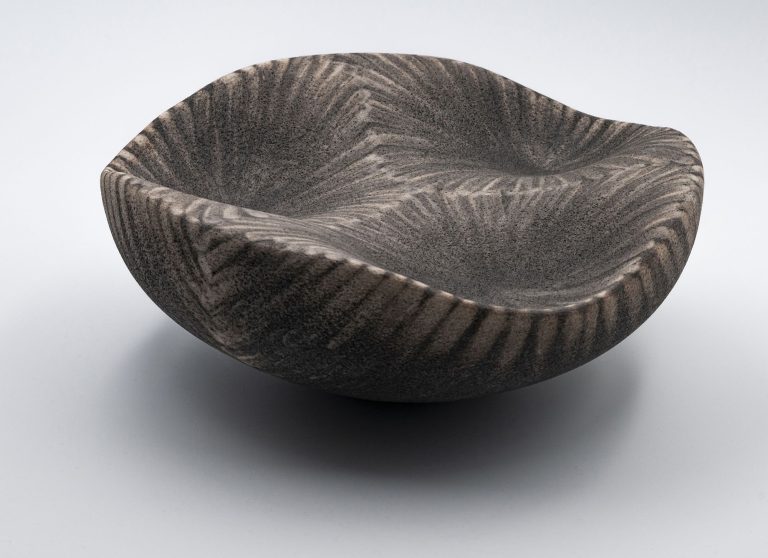 Lara-de-Sio_ceramic-F_CLOSED BOWL FINISHED