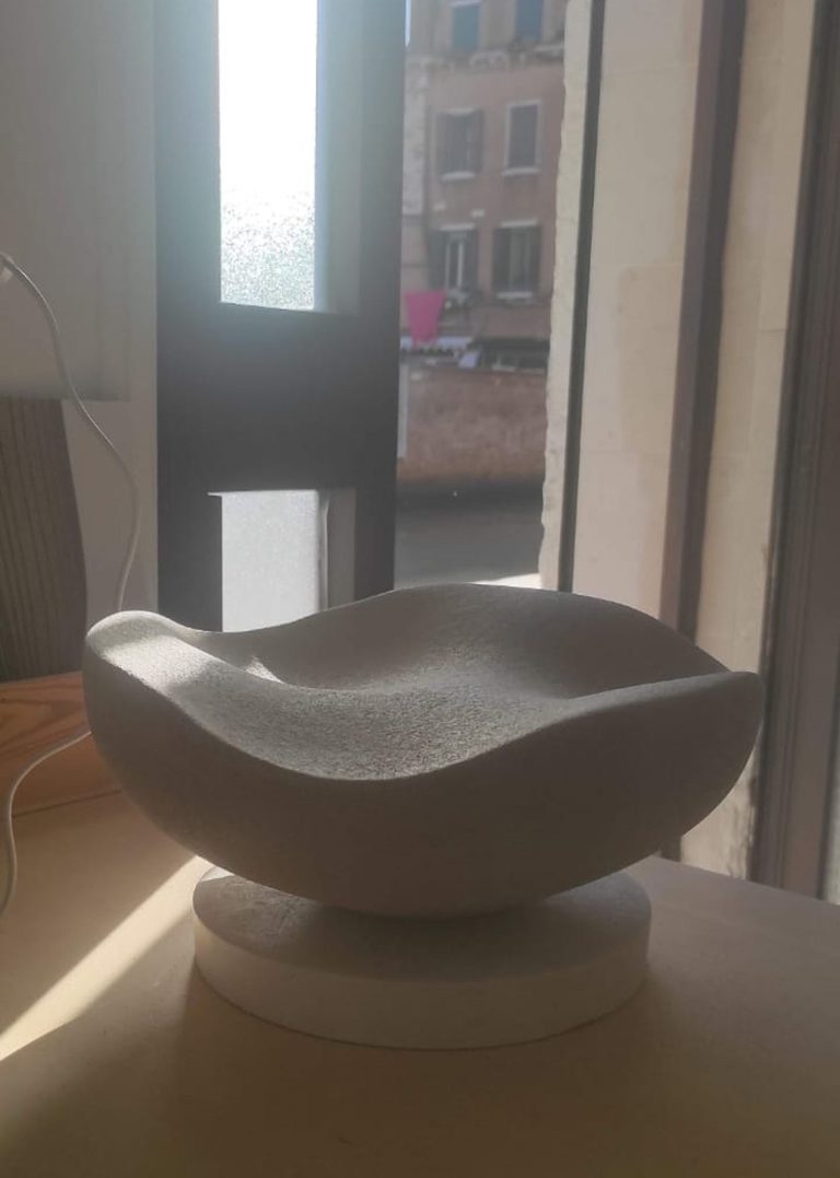 Lara-de-Sio_ceramic-F_CLOSED BOWL RAW